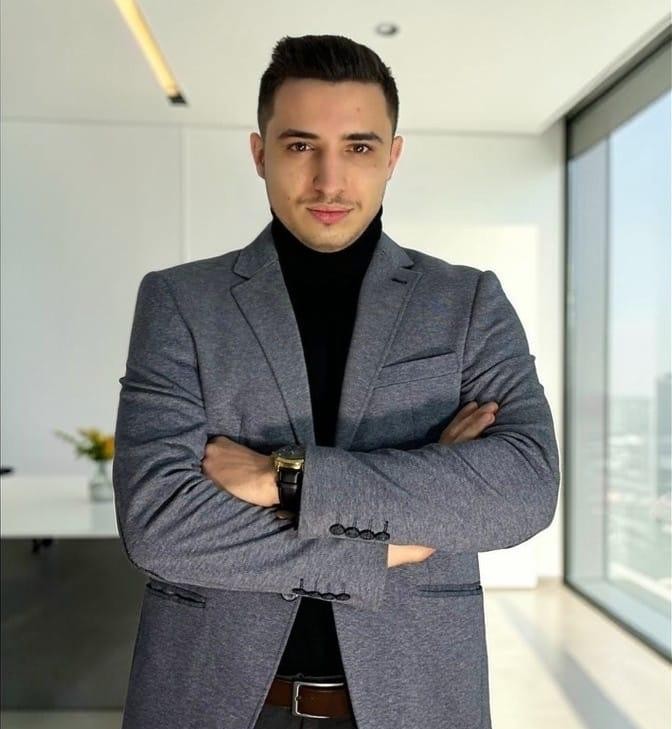 Dragoș Mănescu - Web Architect, GEO Engineer și Founder @ Piedestal Society